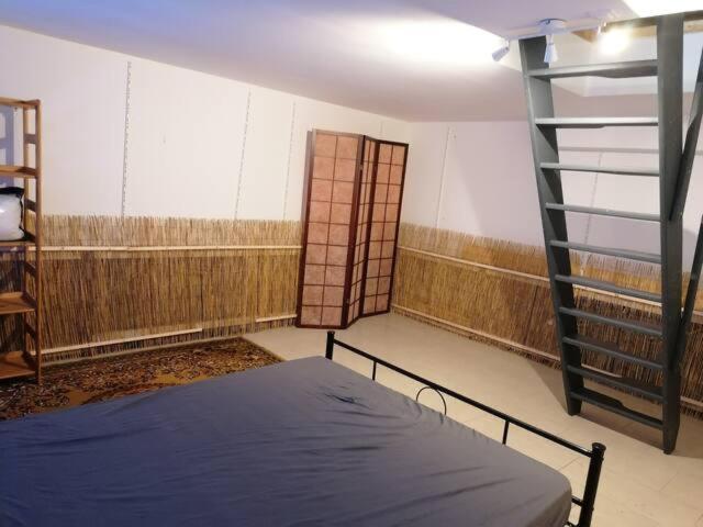 Appartement Avec Jardin Au Calme Монтрёй Экстерьер фото